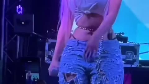 The way she spins her hips 😍😍😍