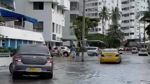 ¿Por qué importantes avenidas de El Laguito y Bocagrande están inundadas?