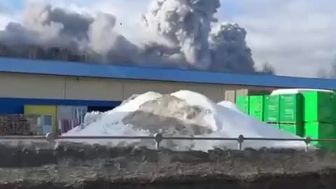 🔥👀 Russians writes that a warehouse with construction materials is on fire in