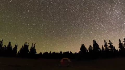 Stunning "Lone Trees" Time Lapse of Milky Way Galaxy