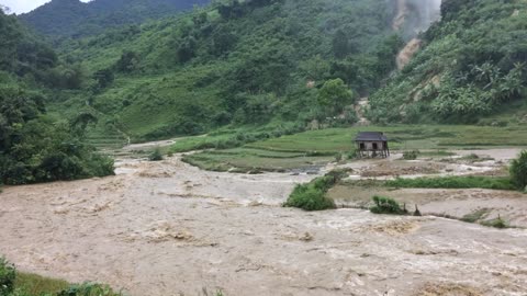 Massive Floods Create Amazing Waterfalls