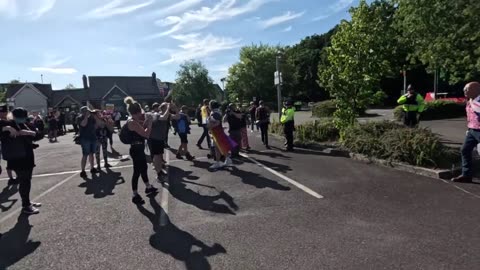 Holiday Inn in anti-immigration Protest in Crawley, UK 09-09-24