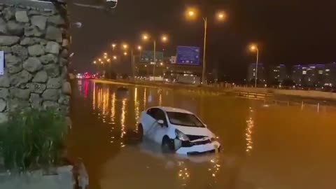 Israel flooded with heavy rain and now has to postpone the attack for a few days