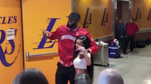 LEBRON AND AD CELEBRATE LAKERS WIN WITH GLORILLA