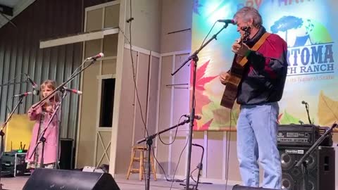 Keep on the Sunny Side - Elizabeth Ayres and Dean Johnson performing Thanksgiving bluegrass festival