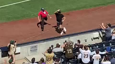 Crackhead loose at Padres game!