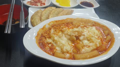 Korean food ramen + cheese tteokbokki