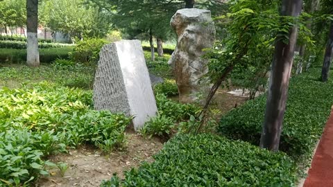 What is written on this tombstone?