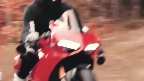 "Look Mom I Can FLY" Ducati Panigale V4s FlyBy