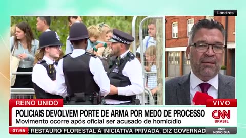 Após policial ser acusado de homicídio, agentes devolvem armas no Reino Unido