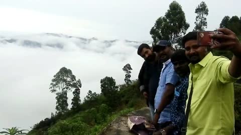 Stunning blanket of clouds rolls over mountains in southern India