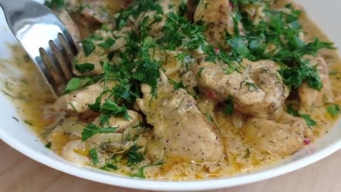 Creamy garlic chicken breast recipe | This chicken breast just melts in your mouth!