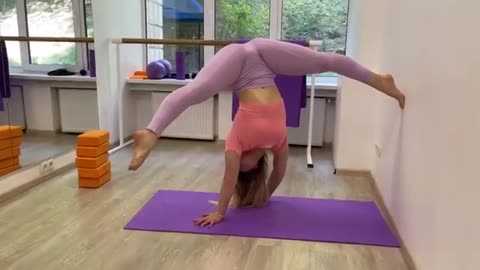 Handstand in Yoga Splits