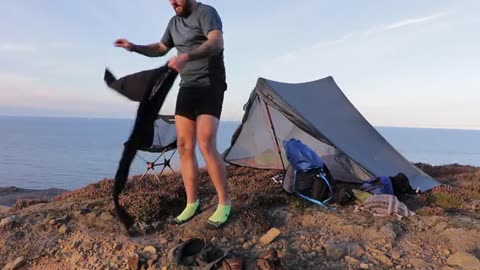 Solo Cliff Camping in Gale Force Winds - Unexpected Bad Weather