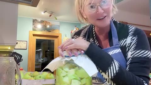 Homemade apple cider vinegar, quick and easy