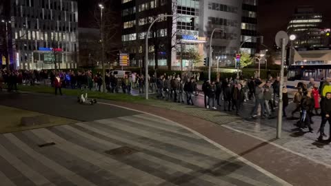 03.01.2022 Demo in Duisburg gegen die Corona-Politik - Demozug am Hauptbahnhof