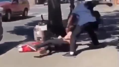 Slap fight in the street