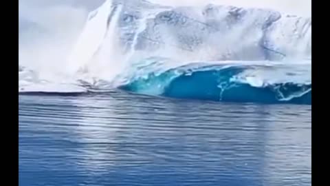 Giant iceberg breaking