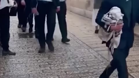 Jews spitting on Nuns in Israel.