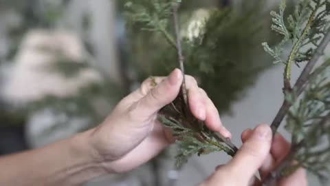 HOLIDAY DECORATING IDEAS for 2022 // DIY CHRISTMAS FLORAL & GREENERY