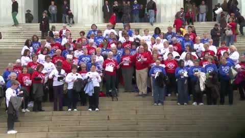 Patriotic Flash Mob by American Legion Auxiliary at Lincoln Memorial - Must See!