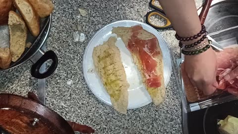 Bocata jamón con pan casero