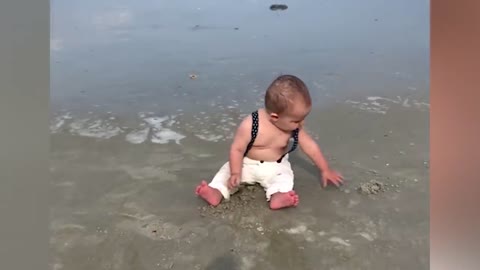 Funniest Babies on the Beach | Cute Baby Funny Moments-3