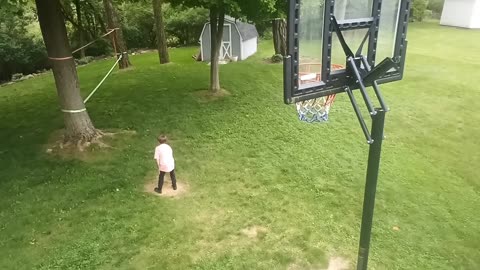 1-Handed Backwards Basketball shot #1-Handed #Basketball #Insane #Madeahoop #Backwords