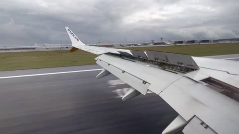 Wet Arrival Into Gothenburg, Sweden on the B737 MAX8