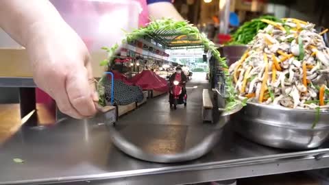 delicious korean bibimbap, kalguksu at Gwangjang market