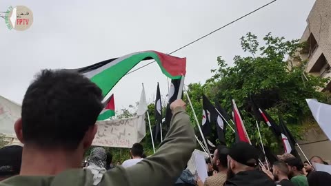 Demonstration in #Lebanon at the embassy of #Jordan denouncing collaboration with Zionist Entity.