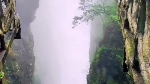 waterfall, area where flowing river water drops abruptly and nearly vertically