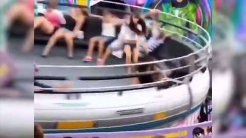 40 Most Ridiculous Moments at Amusement Parks Caught on Camera