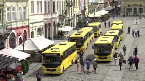 School buses honor Ukrainian children killed in war