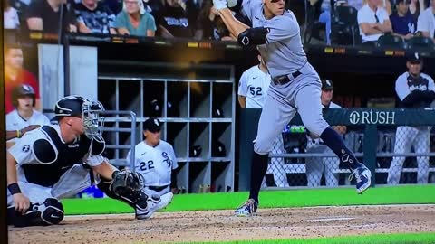 White Sox catcher takes pitch to the throat off the bounce