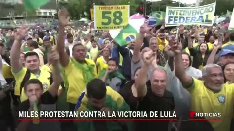 Persisten las protestas por derrota de Bolsonaro en Brasil | Noticias Telemundo