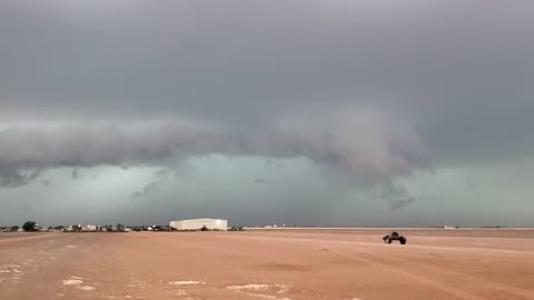 Supercell storm approaches Altus, OK