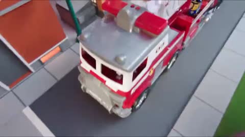 Paw Patrol Ultimate Rescue Fire Truck