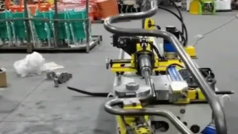 Metal pipe bending machine