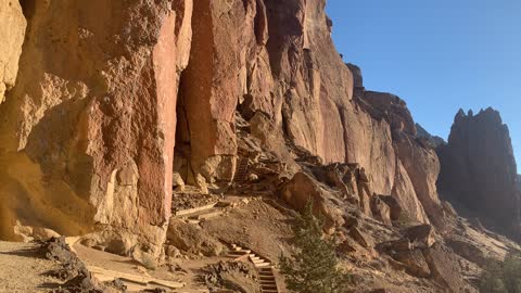 Central Oregon – Smith Rock State Park – Ascending the Canyon – 4K