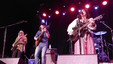 Gwen Levey & The Breakdown - LIVE @ Eastside Bowl (Love The Thorns)