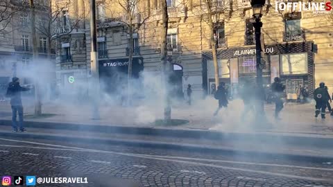 France - Macron's police use tear gas against women and children, who just want medical dictatorship to be over