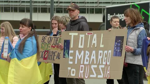 Activists play dead to call for embargo on Russia