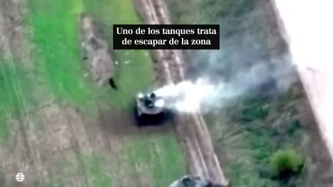 La huida desesperada de dos tanques rusos en Jersón