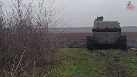 Russia Shows Its Troops Operating Self-Propelled Howitzer On Ukrainian Battlefield