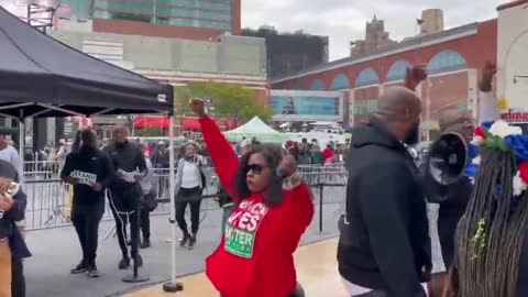 Watch moment protesters break through Barclay Center's outer perimeter and rush entrance