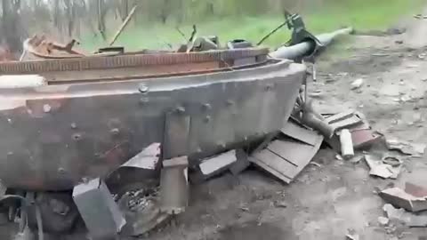 All that remains of the Ukrainian T-64.