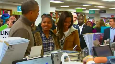 Raw_ Obama Goes Shopping at DC Bookstore