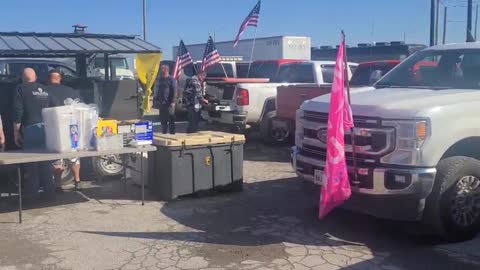 Crowds Traveled Miles to Support the People’s Convoy, Providing Free Meals for Their Journey to D.C.