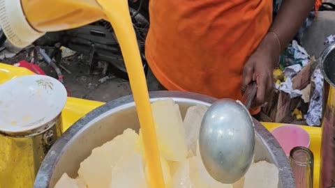 Original Mango Milkshake | Street Side Ice Mango Juice #reelsvideo #fbreelsvideo #tiktokviral